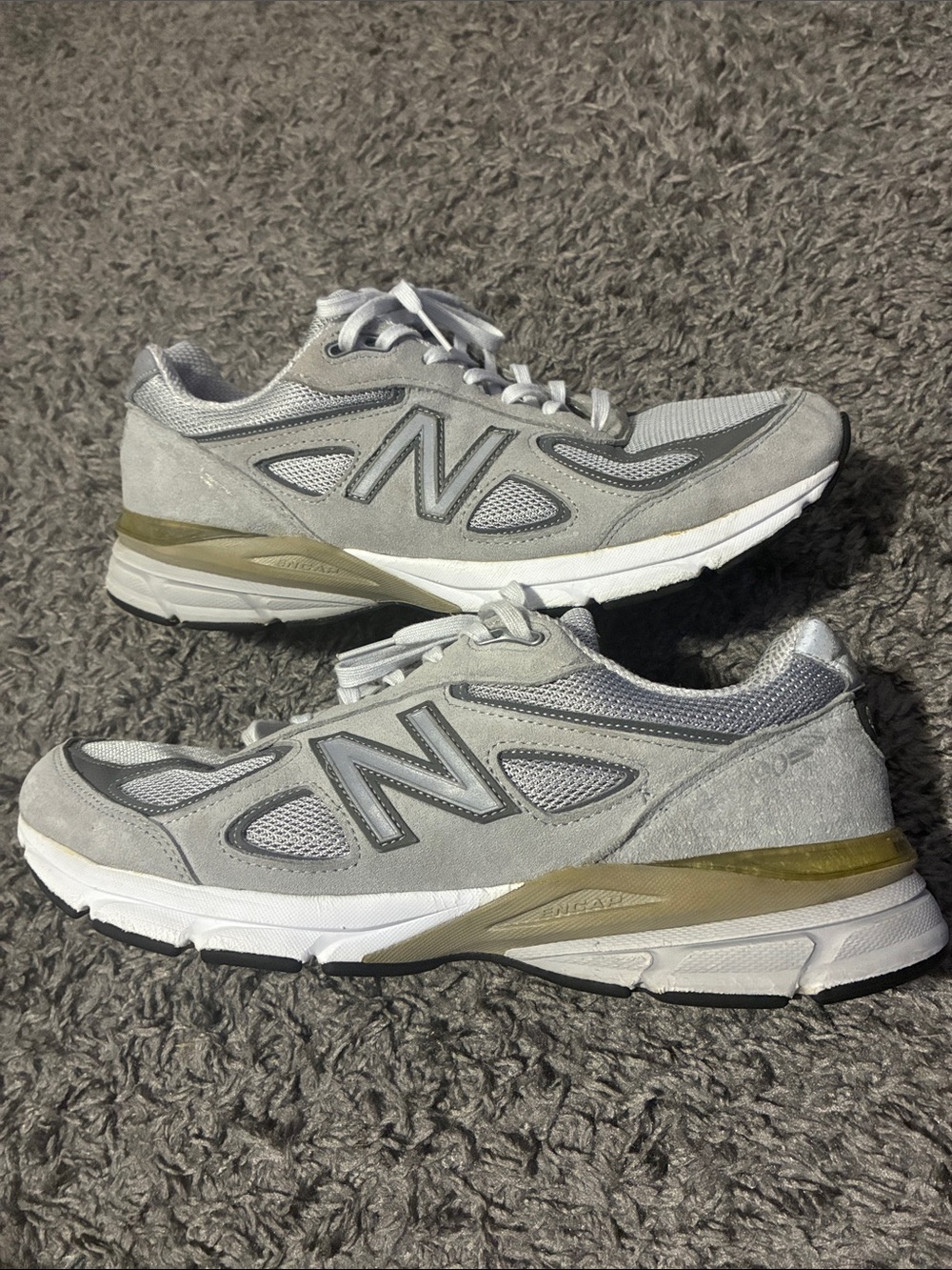 New balance 990 v4
